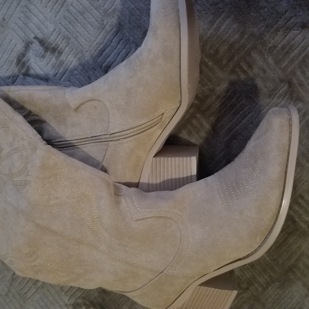 Women's Beige Suede Boots